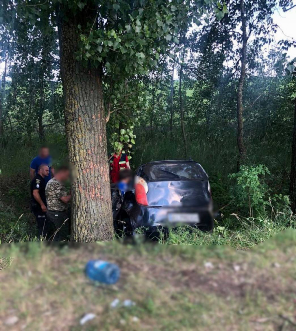 У Броварському районі внаслідок ДТП загинула водійка автомобіля, четверо дітей госпіталізовані