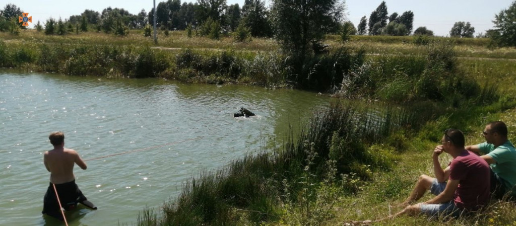 На Київщині у суботу двоє людей потонули під час купання (фото, відео)