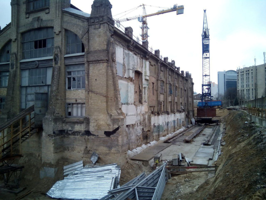 У столиці на Лук'янівській площі естонська компанія демонтує пам'ятку архітектури