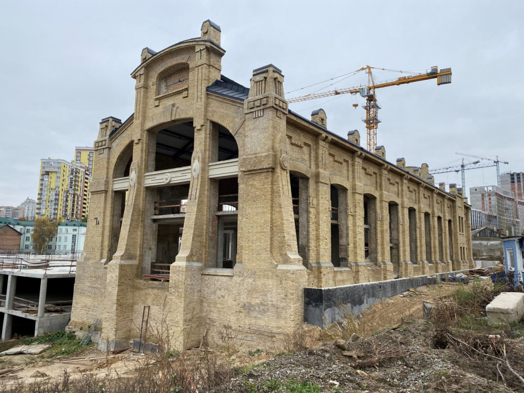 У столиці на Лук'янівській площі естонська компанія демонтує пам'ятку архітектури