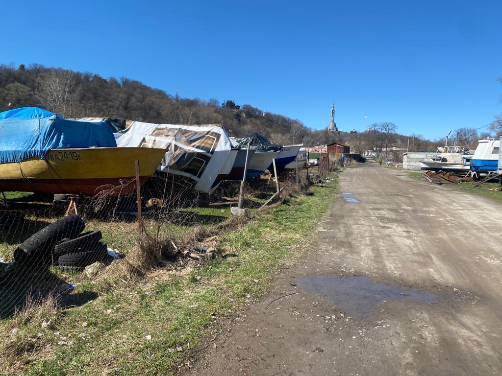 Столичного підприємця підозрюють у заволодінні ділянкою землі на Печерську біля Дніпра вартістю 8 млн гривень