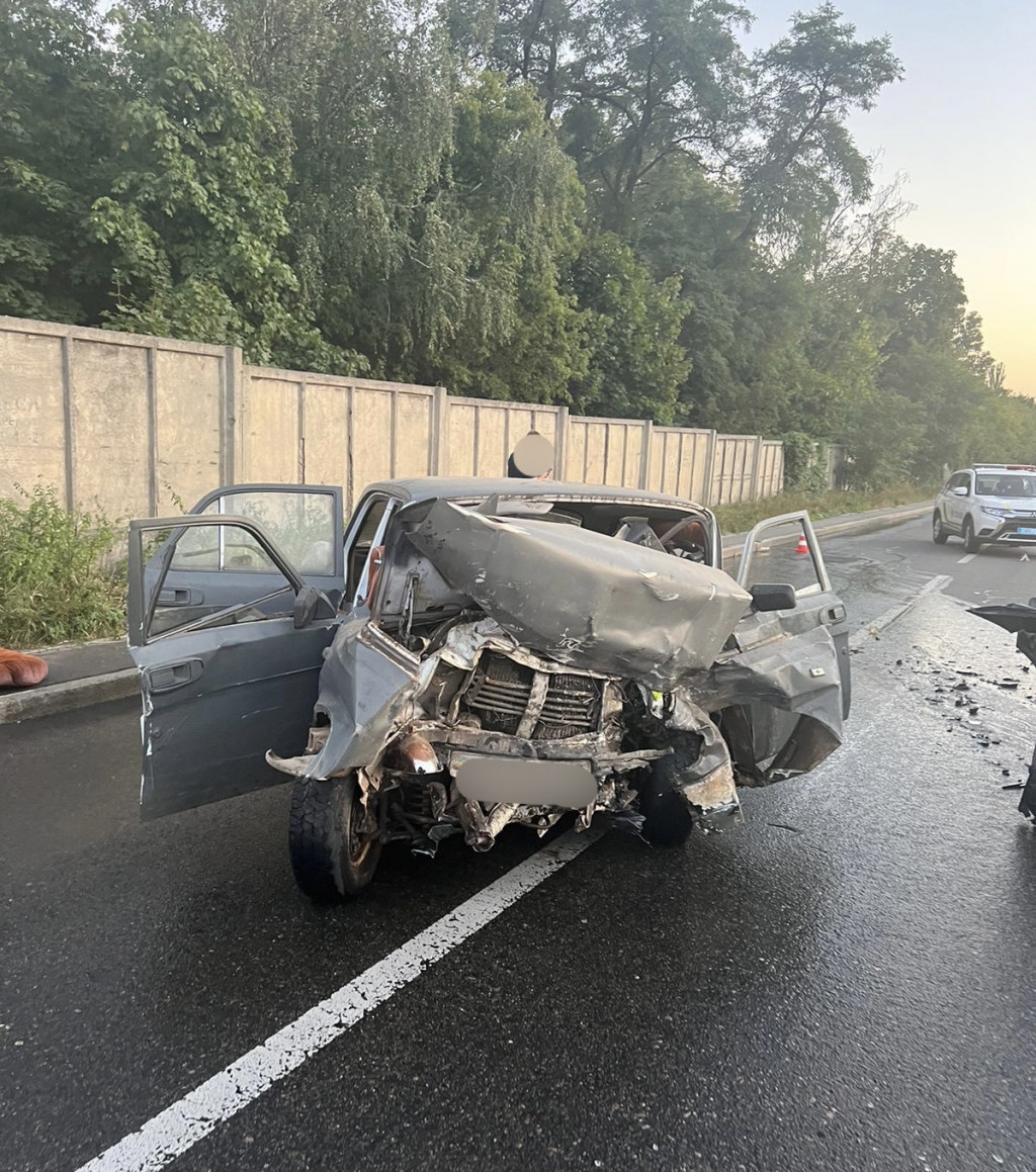 У Подільському районі столиці внаслідок ДТП загинула людина, травмовано трирічну дитину