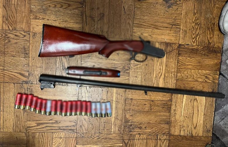 У Дніпровському районі Києва жінка продавала бойові гранати (фото) У Дніпровському районі Києва жінка продавала бойові гранати (фото)