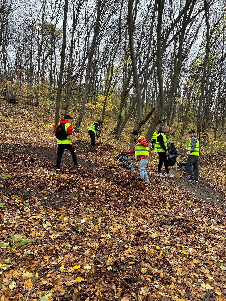 Після шторму у столиці резиденти та працівники ЖК Central Hills влаштували толоку