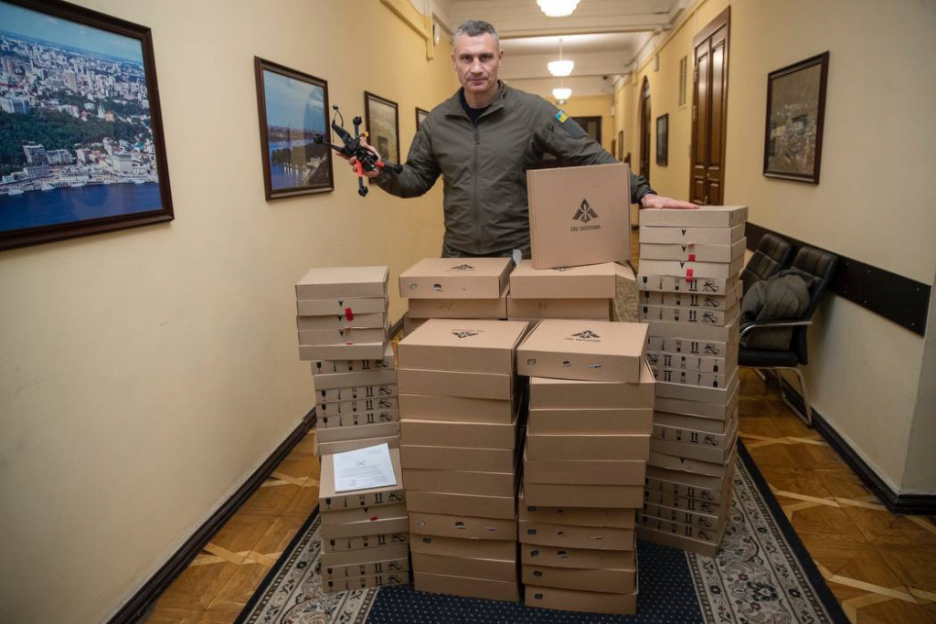Брати Клички привезли ще 100 FPV-дронів для ЗСУ (фото)