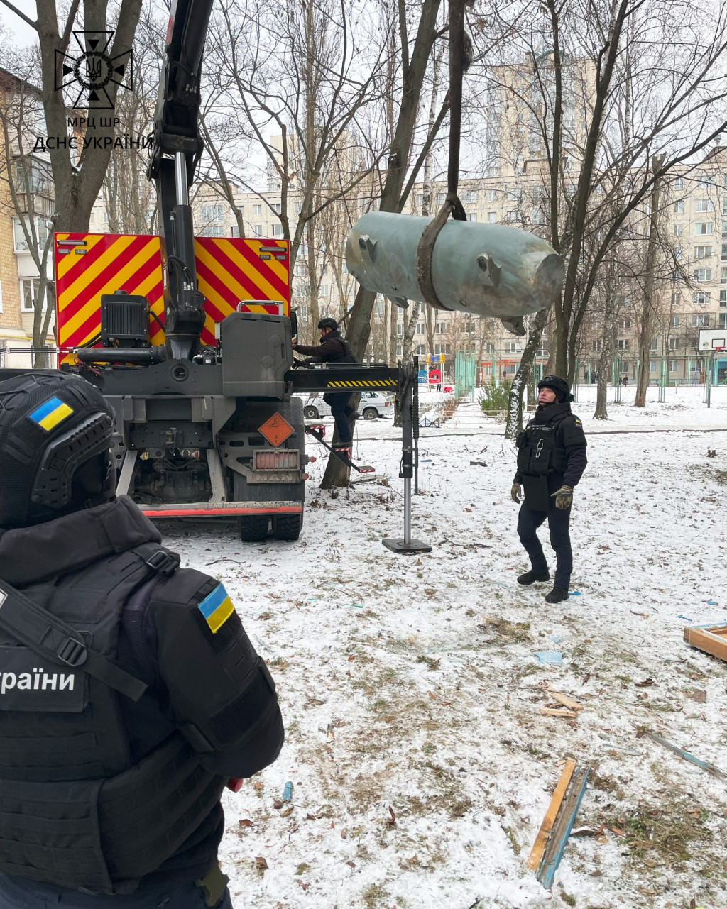 На столичному Святошино сапери вилучили з квартири бойову частину ворожої ракети (фото)