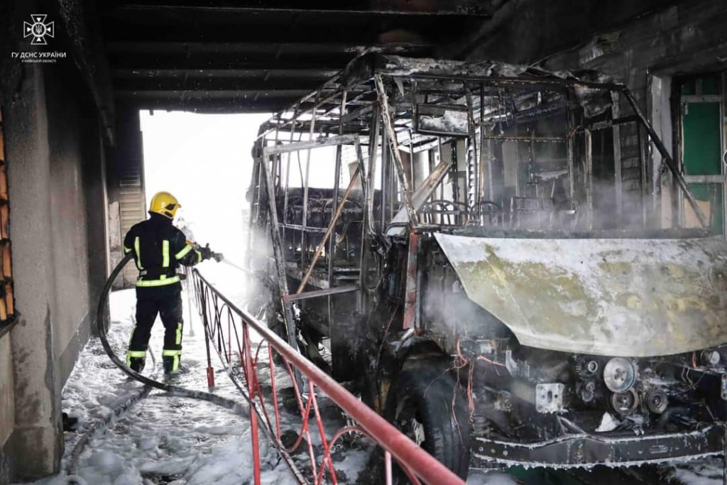 Унаслідок пожежі у Білоцерківському автотранспортному підпримстві згорів пасажирський автобус