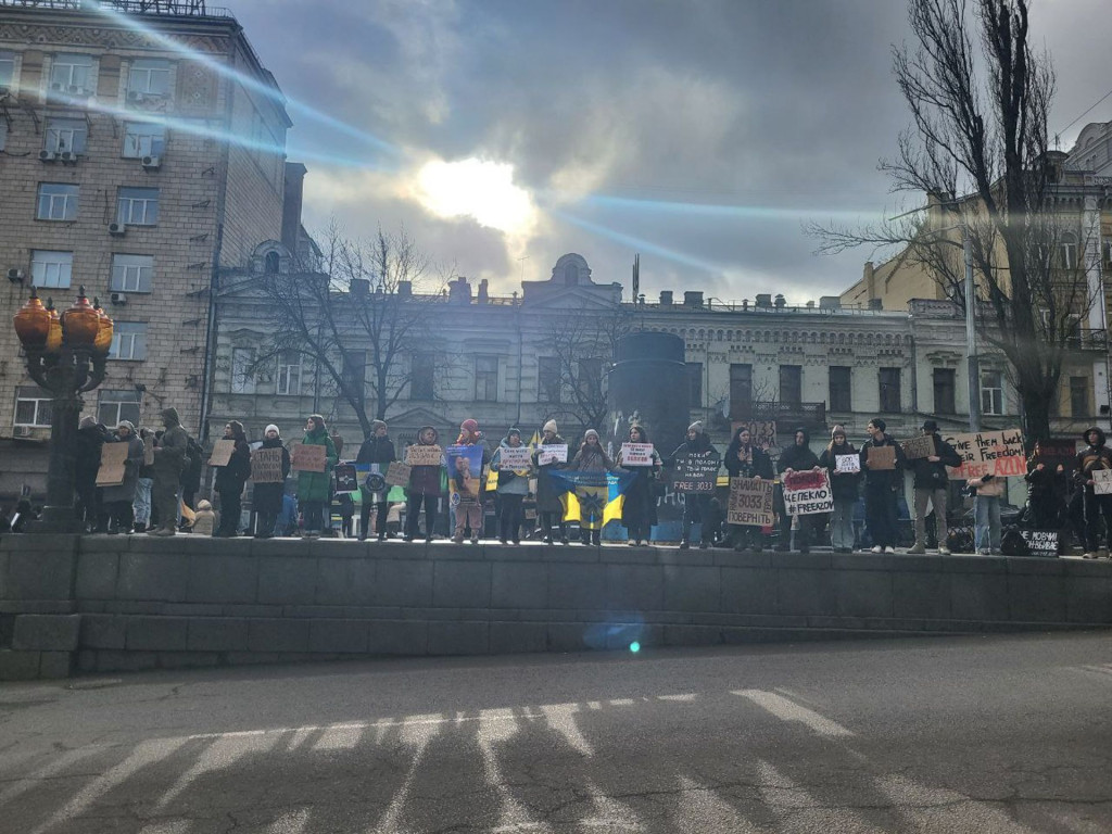 “Не мовчи! Полон вбиває!”: У Києві провели акцію на підтримку військовополонених з “Азовсталі”