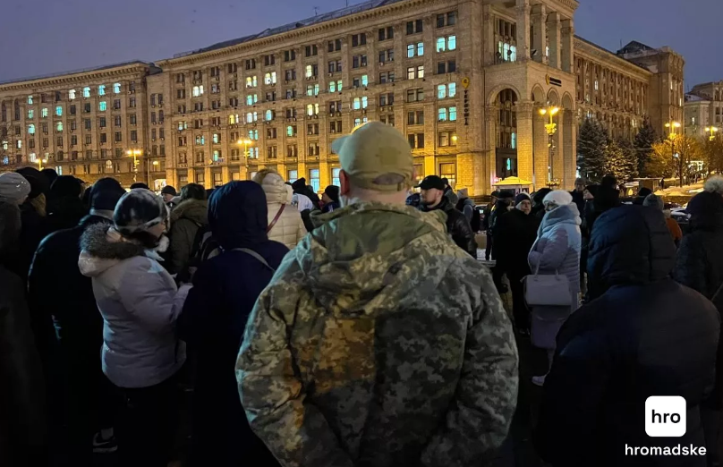 На Майдані Незалежності десятки людей вимагають повернути Залужного (фото, відео)
