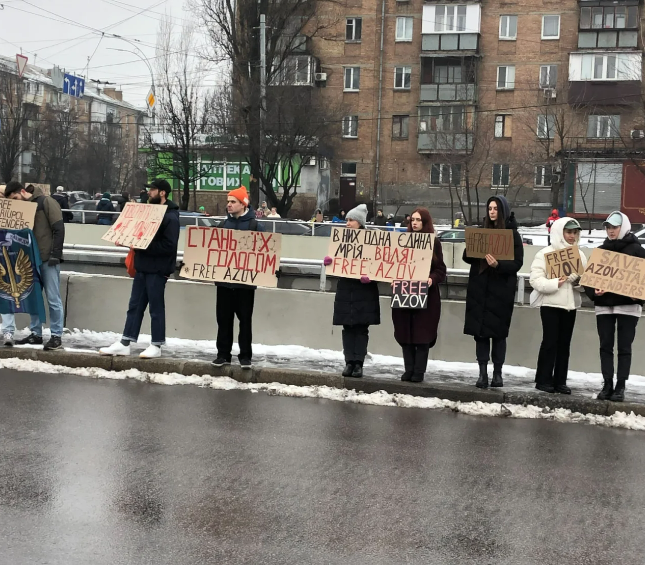 Нагадай про полонених: У столиці провели акцію на підтримку військовополонених Маріупольського гарнізону