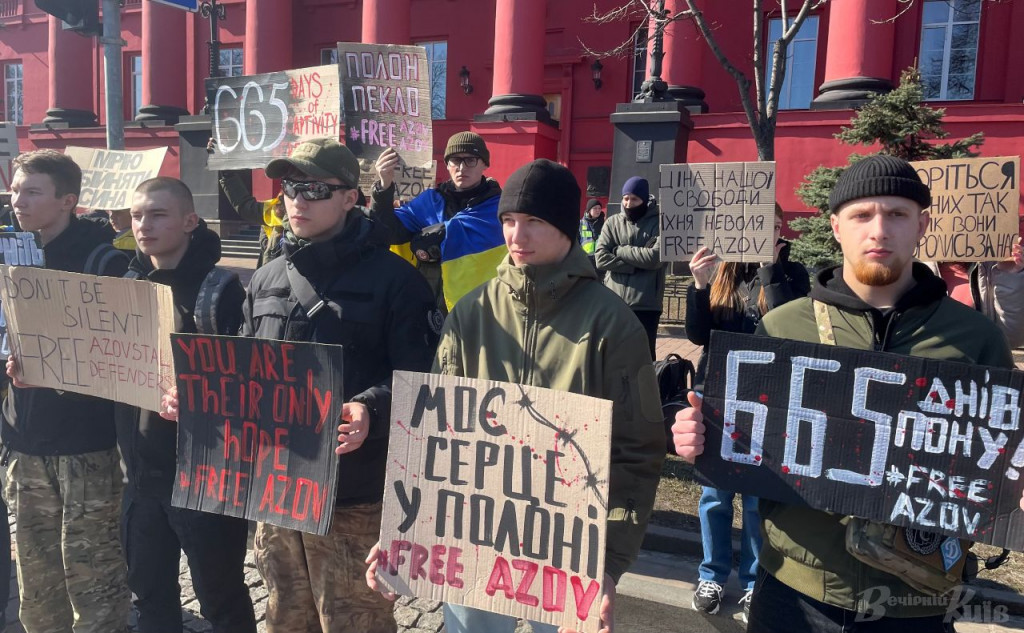 У Києві відбулася акція Free Azov на підтримку полонених (фото)