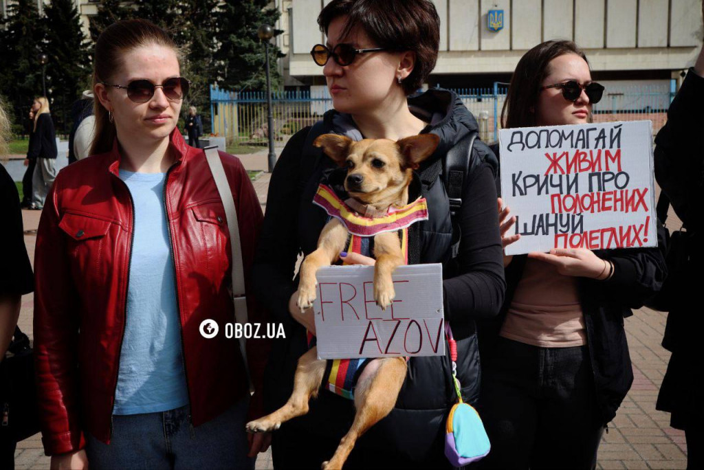 “У нас весна – у полоні пекло” - в центрі Києва пройшла акція на підтримку захисників “Азовсталі”