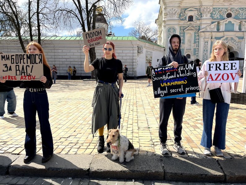 На Софійській площі у Києві провели акцію на підтримку військовополонених