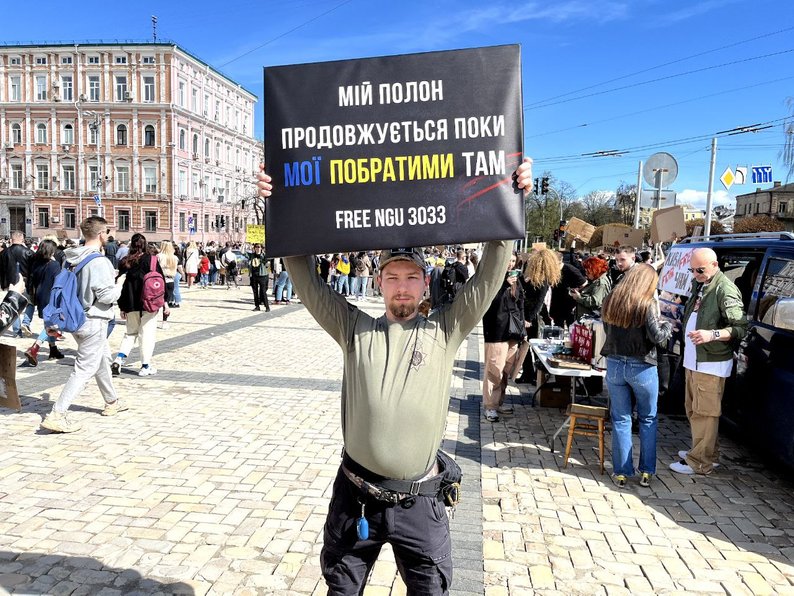 На Софійській площі у Києві провели акцію на підтримку військовополонених