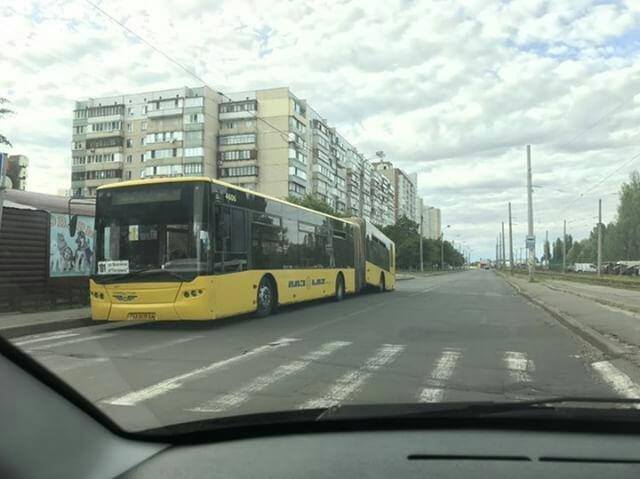 В Киеве развалился один из автобусов 101 маршрута (фото)