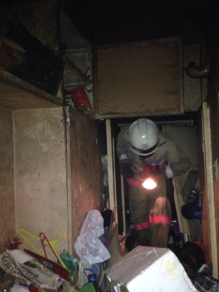 В Оболонском районе во время ликвидации пожара в квартире погиб человек