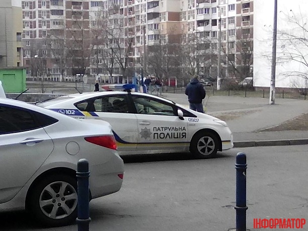 Женщина выпала из окна киевской многоэтажки на Оболони