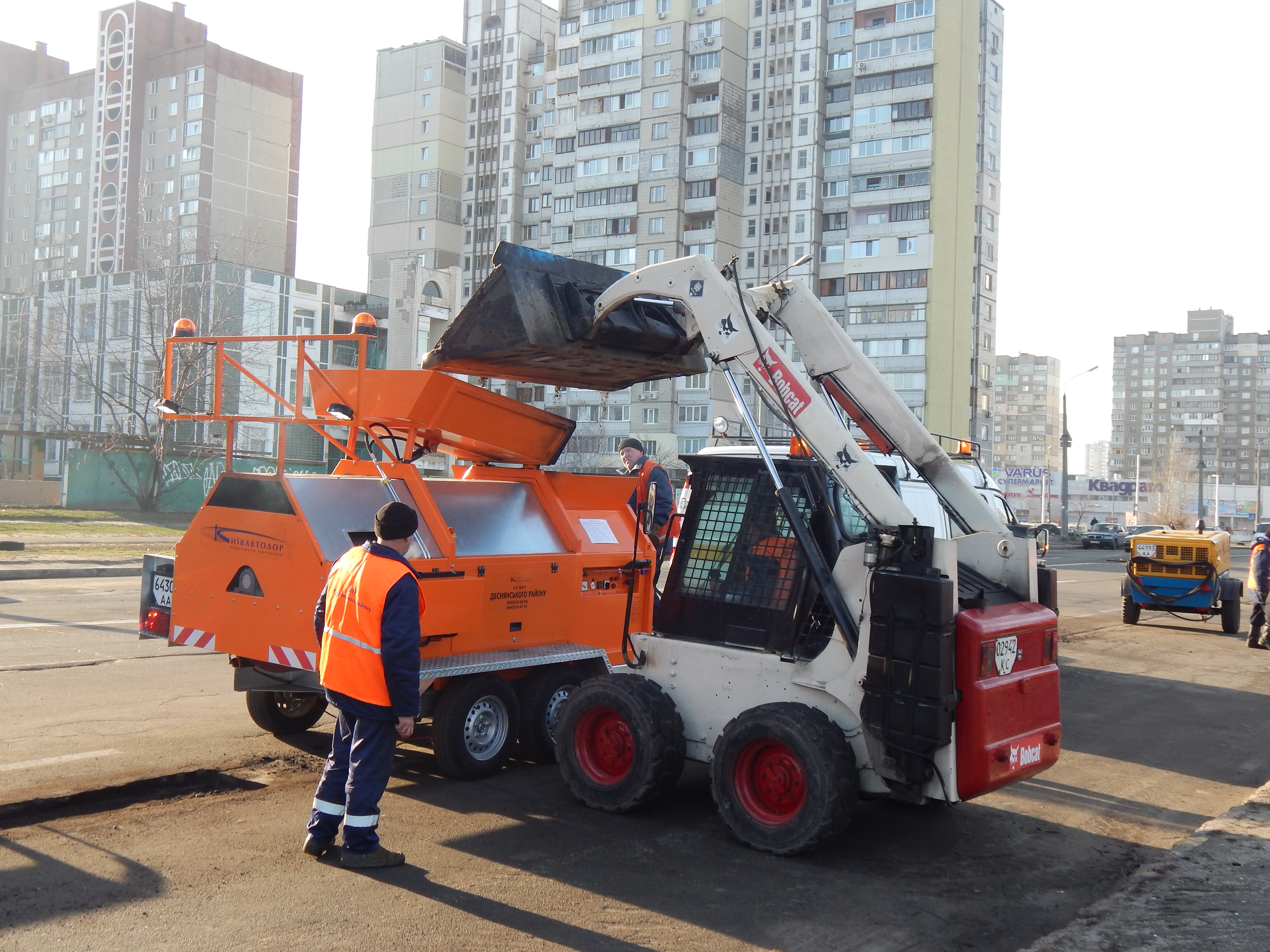 “Киевавтодор” ремонтирует дороги с помощью переработки старого асфальта