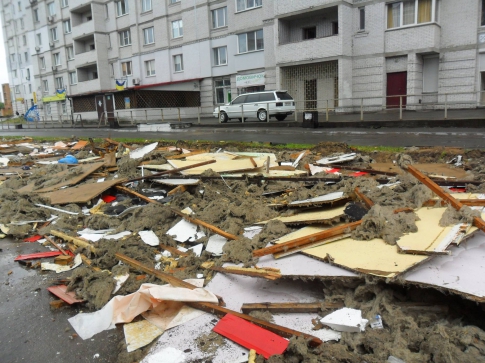 В Святошинском районе демонтировали 14 незаконных МАФов и “наливаек” (фото)