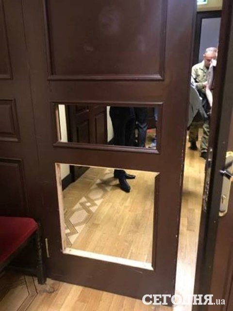 В результате столкновений в Киевсовете пострадало двое правоохранителей - полиция