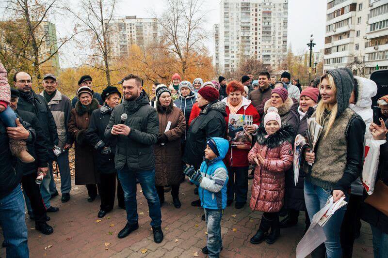 На столичной Оболони зарыбили озеро Белое