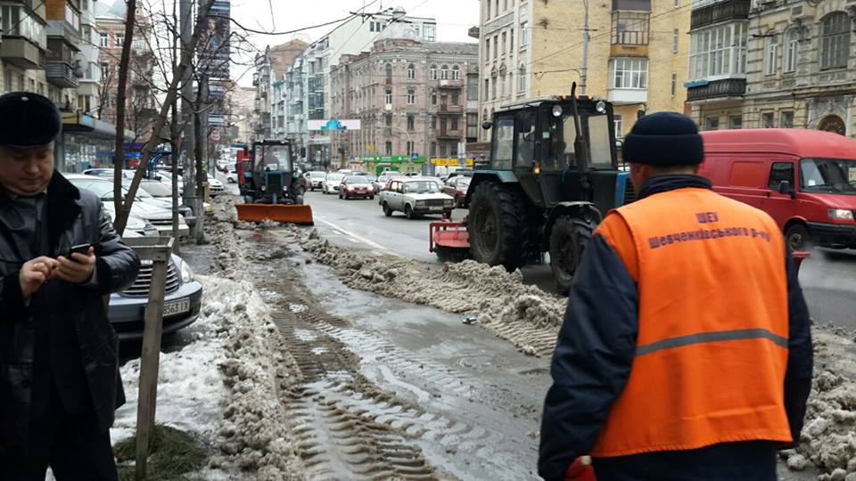 Киевские водители заплатят за снег