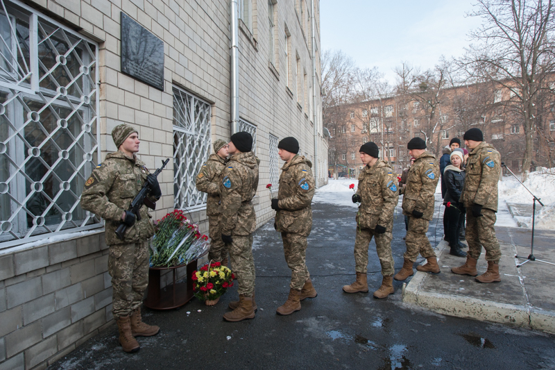 В Киеве открыли мемориальную доску погибшему “киборгу” Андрею Гаврилюку (+фото)