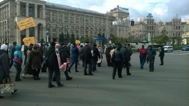 Центр Киева оказался в пробках из-за митинга протеста обманутых вкладчиков (фото, видео)