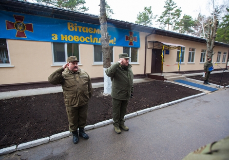Под Киевом открыли военный учебный центр для контрактников