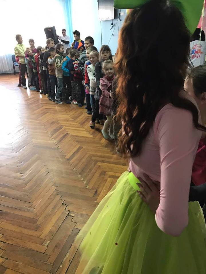 Общественники поздравили с юбилеем Киево-Святошинского района маленьких воспитанников санатория “Барвинок”