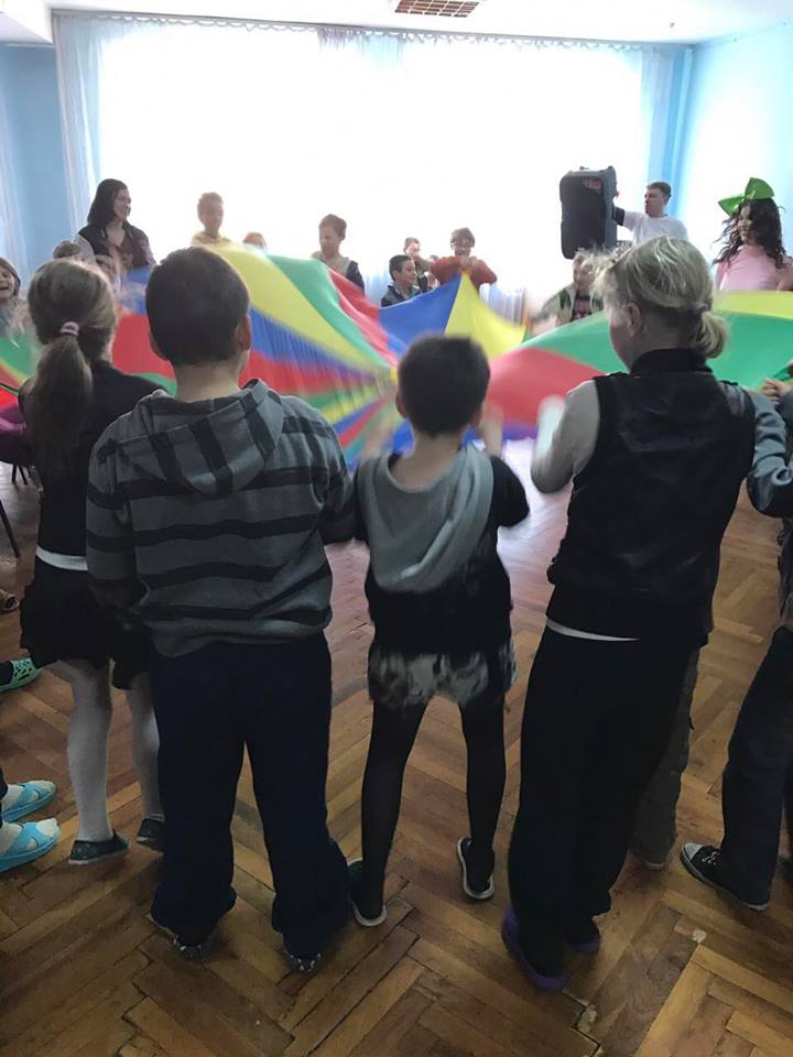 Общественники поздравили с юбилеем Киево-Святошинского района маленьких воспитанников санатория “Барвинок”