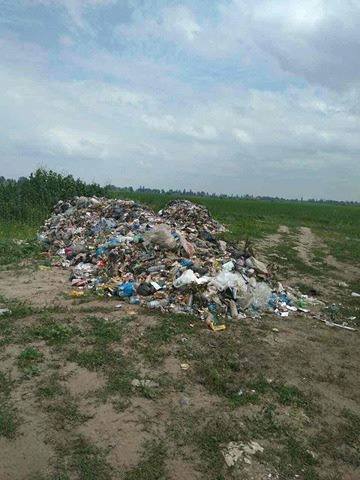 Под Киевом сбросили еще 60 тонн львовского мусора