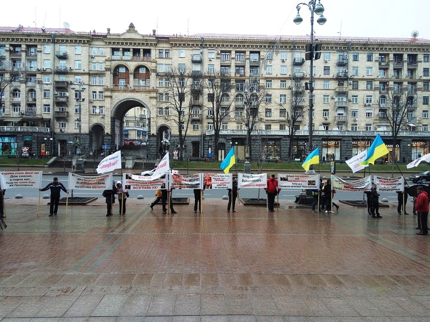 Митинги под мэрией: “Элита-Центр”, яхт-клуб и стройки Войцеховского