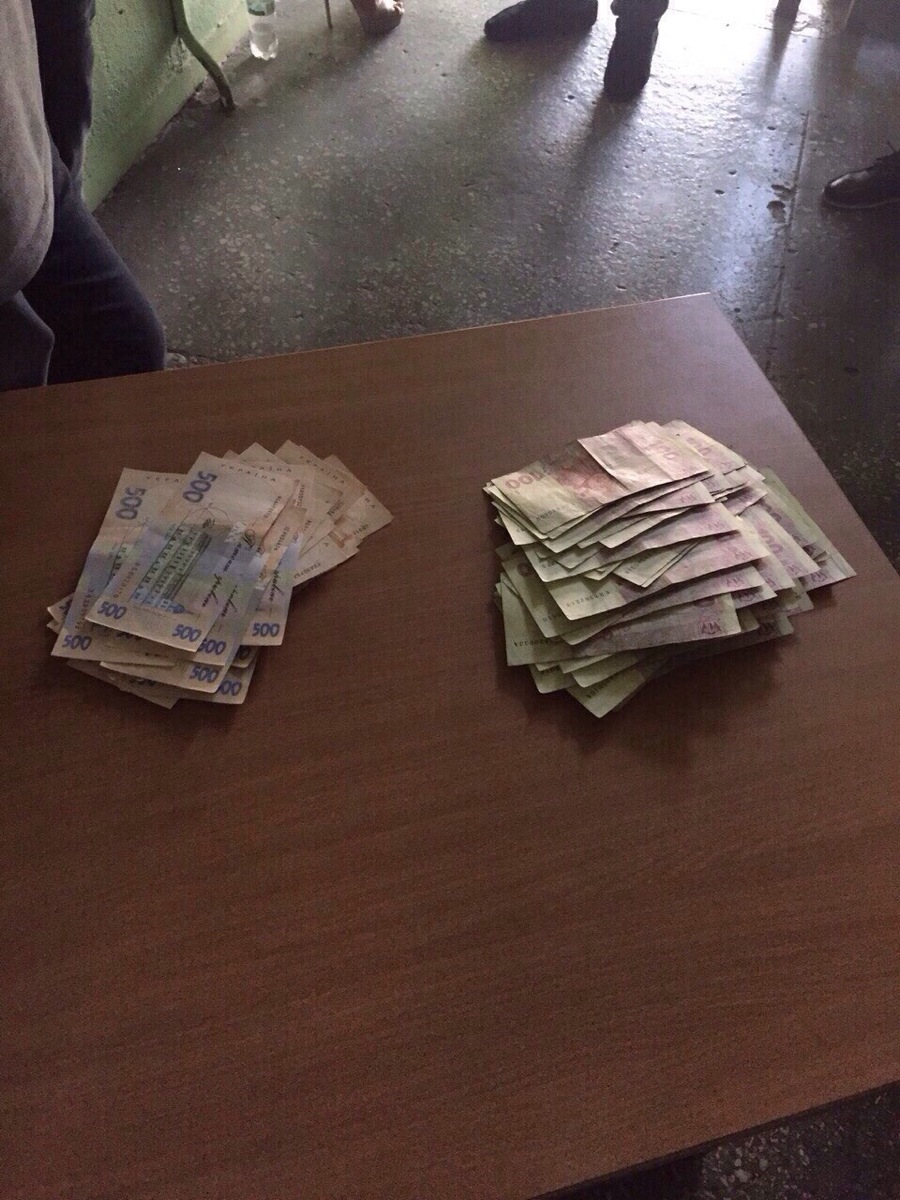 В Киеве на взятке в 50 тыс. гривен попался чиновник Департамента госгеоконтроля