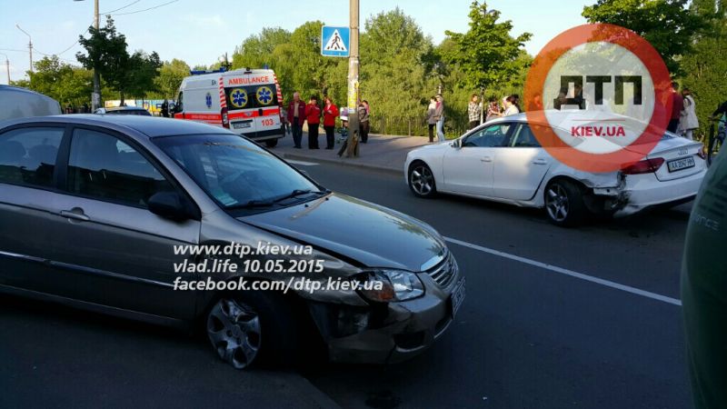 На Оболони пьяный водитель Kia Cerato разбил 7 авто (фото)