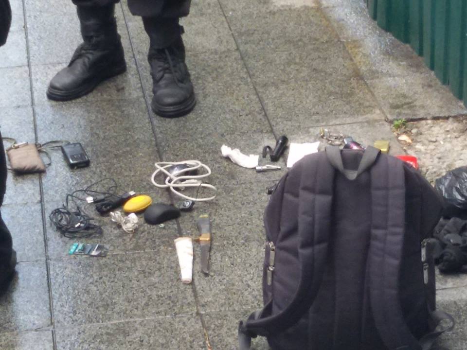 Мужчины бросившие дымовую шашку возле Верховной Рады задержаны милицией
