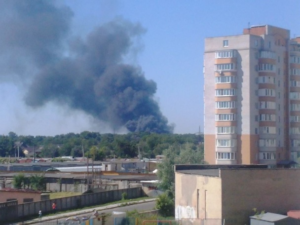 В Броварах пожар. Столб дыма виден даже в Киеве (фото, видео)