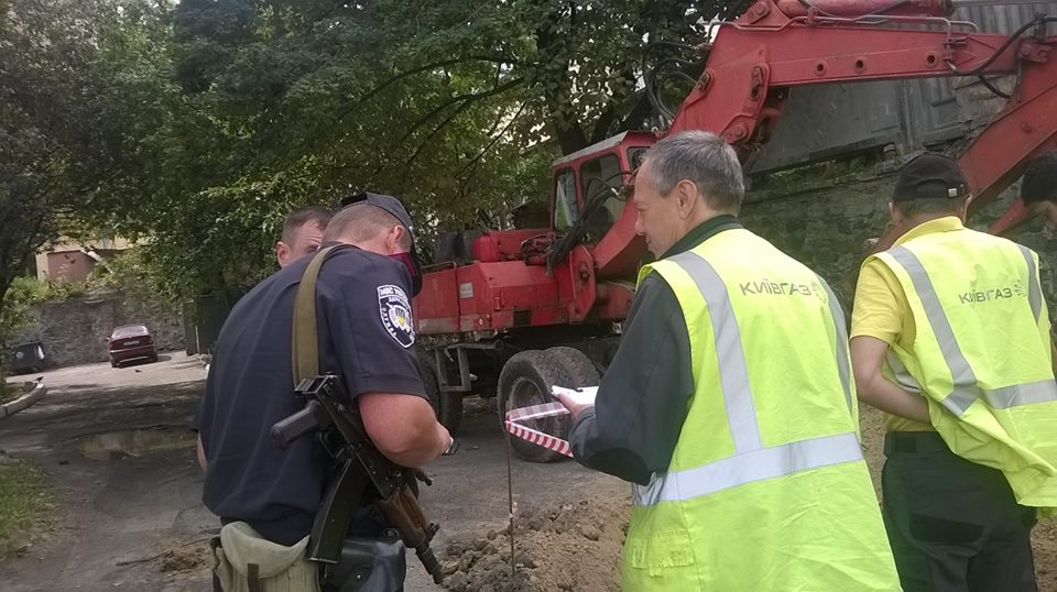 В Голосеевском районе столицы местные жители усмирили наглого застройщика (фото)