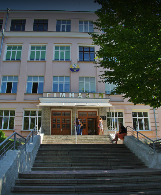 В киевской гимназии массово отравились дети