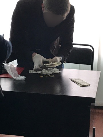 На Киевщине сотрудник ГФС попался на взятке в 20 тыс. долларов