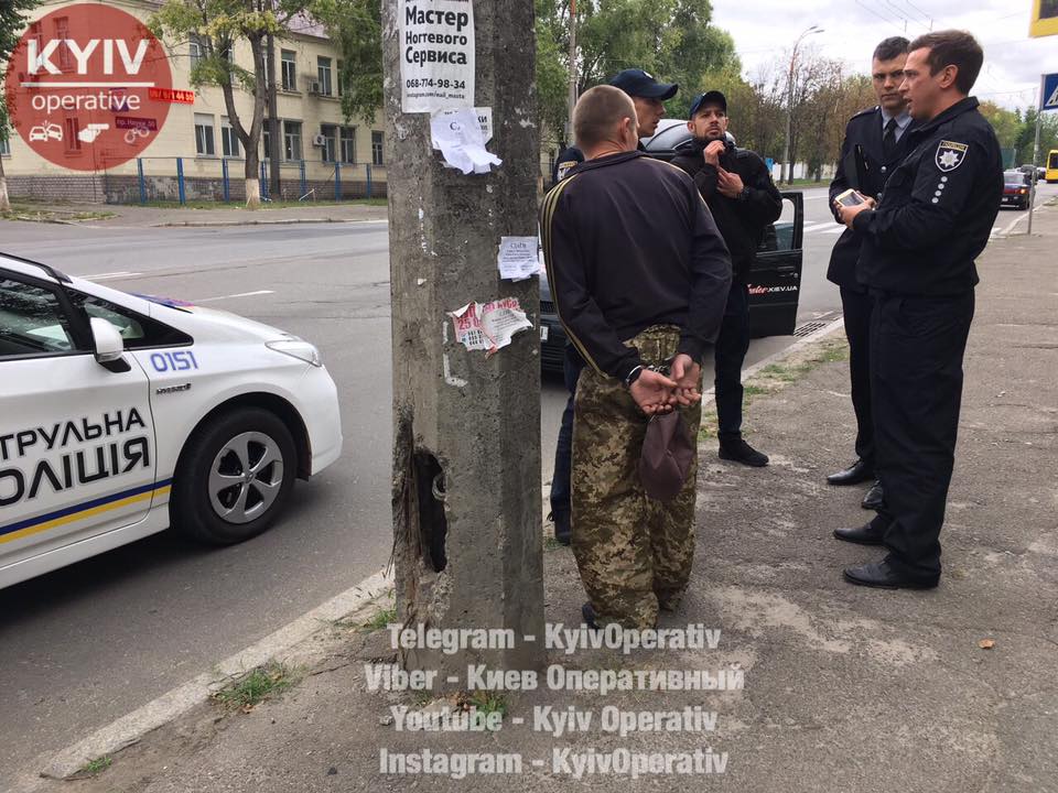 В Киеве подростка ударили ножом в ягодицы за неаккуратное высказывание (фото)