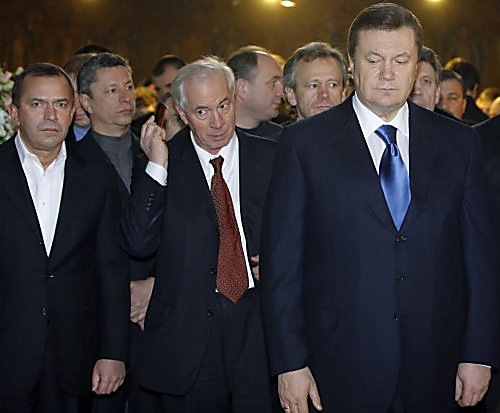 ЕС снимает санкции с соратников Януковича, - нардеп