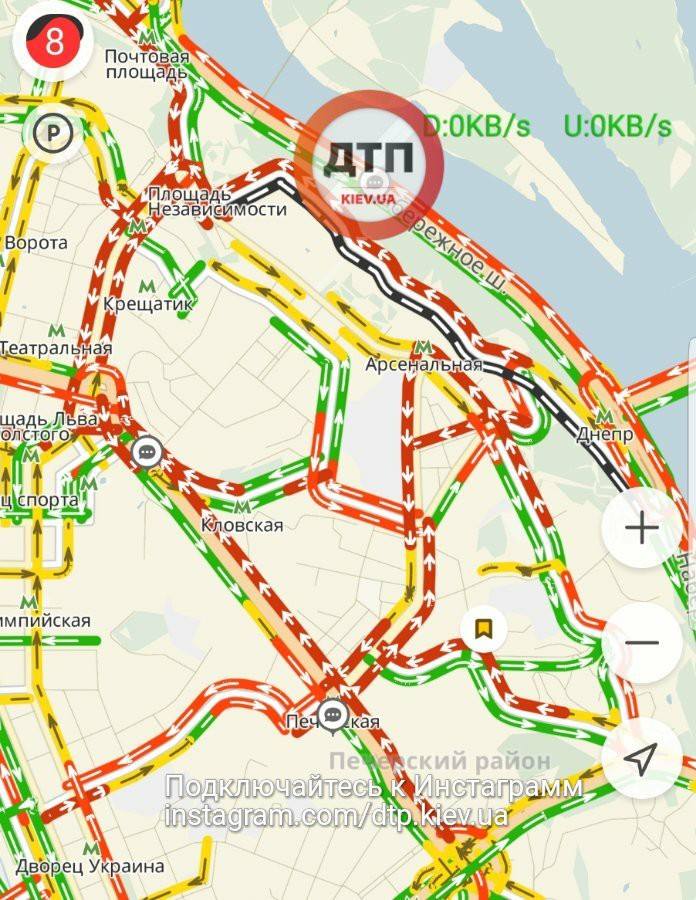 Центр Киева “застрял” в пробках из-за акции протеста автомобилистов (фото)