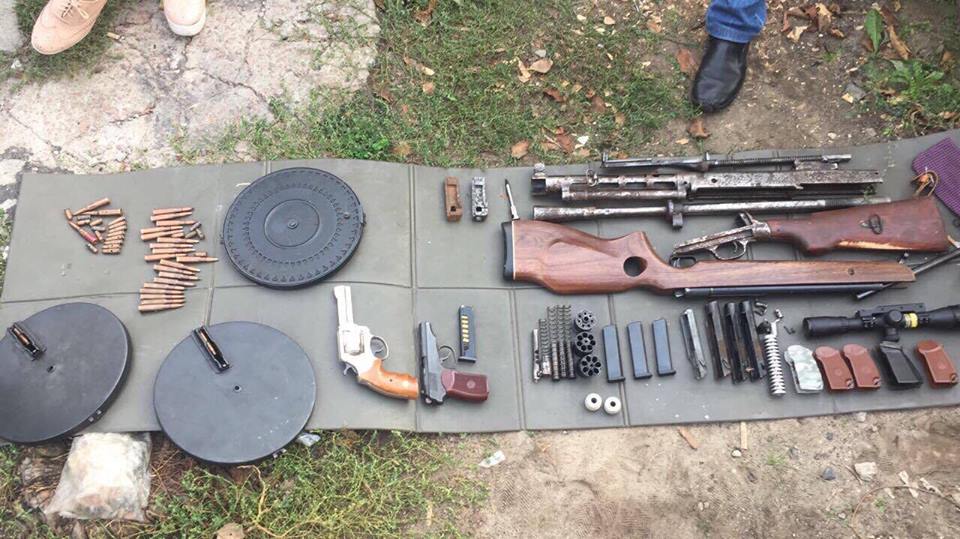 Правоохранители Киева разоблачили группу торговцев оружием (фото)