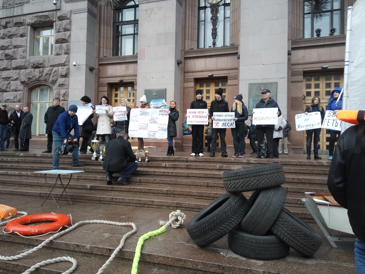 Митинги под мэрией: “Элита-Центр”, яхт-клуб и стройки Войцеховского