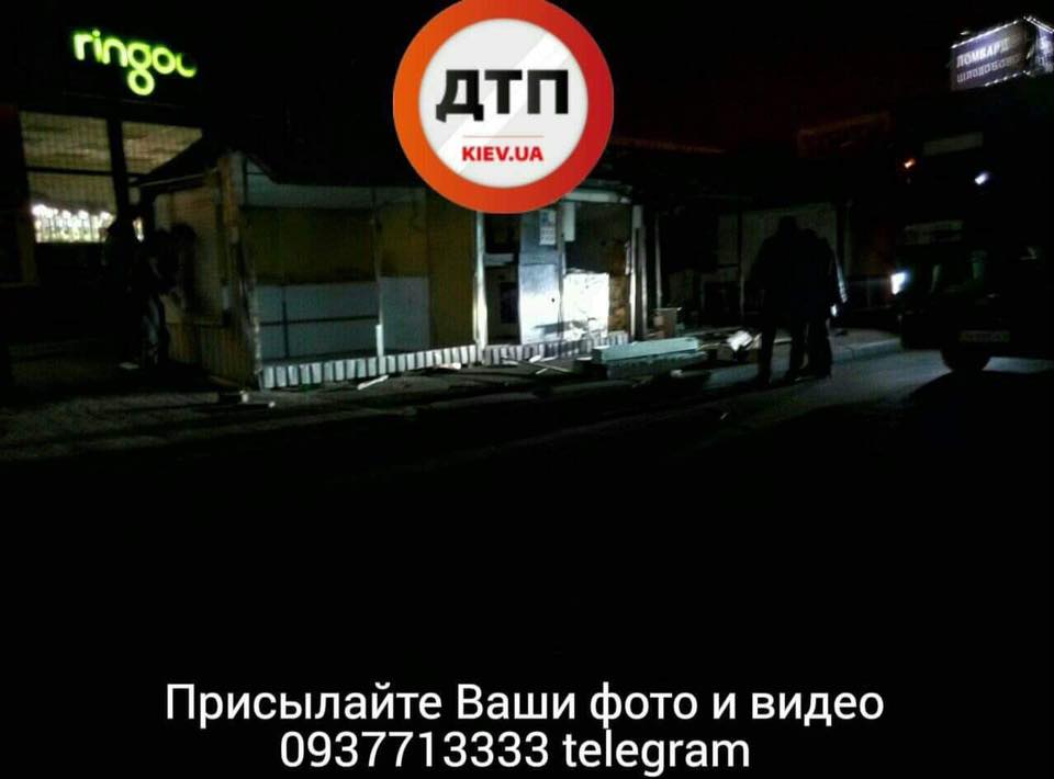 В нескольких районах Киева потихоньку сносят МАФы (фото)