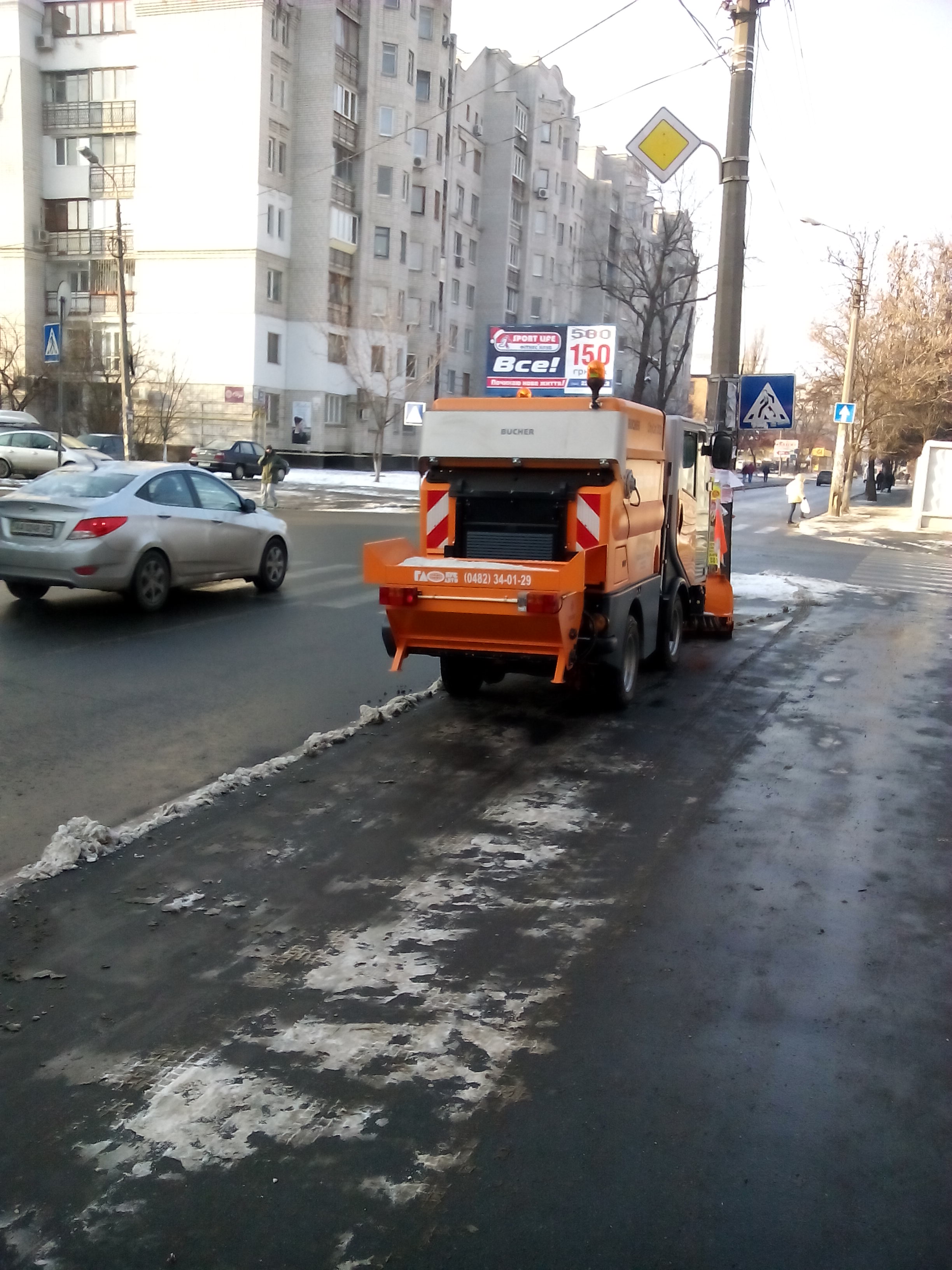 Киев от снега чистят 257 единиц спецтехники и почти 5 тысяч сотрудников ЖЭКов