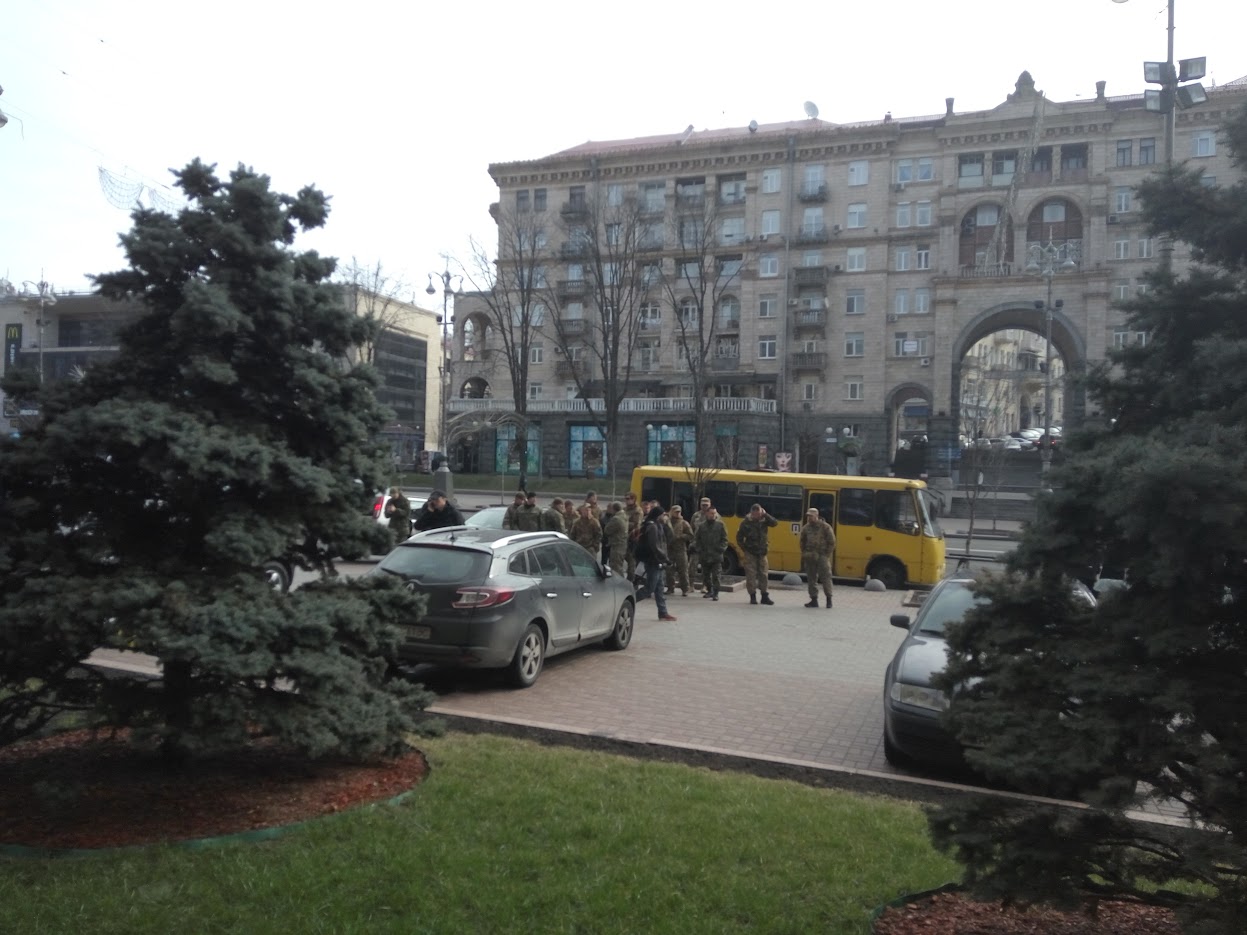 Митинги под мэрией: “Элита-Центр”, яхт-клуб и стройки Войцеховского