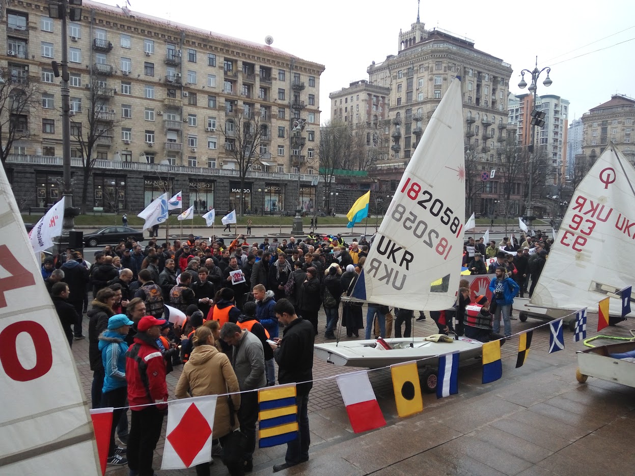 Митинги под мэрией: “Элита-Центр”, яхт-клуб и стройки Войцеховского