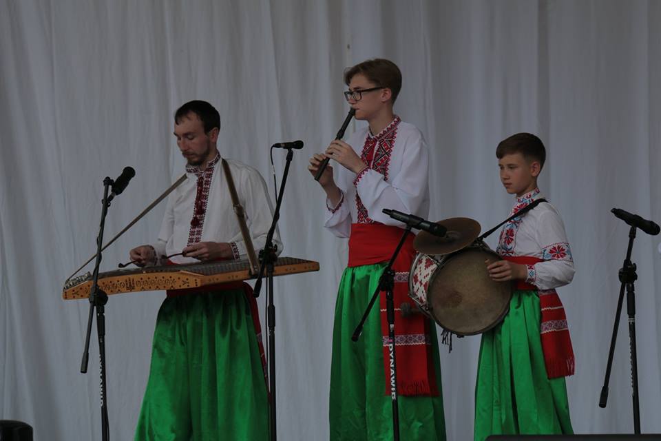 “Наші номери направлені не тільки на Україну”, - керівник народного колективу “Первоцвіт” Олександр Лисач